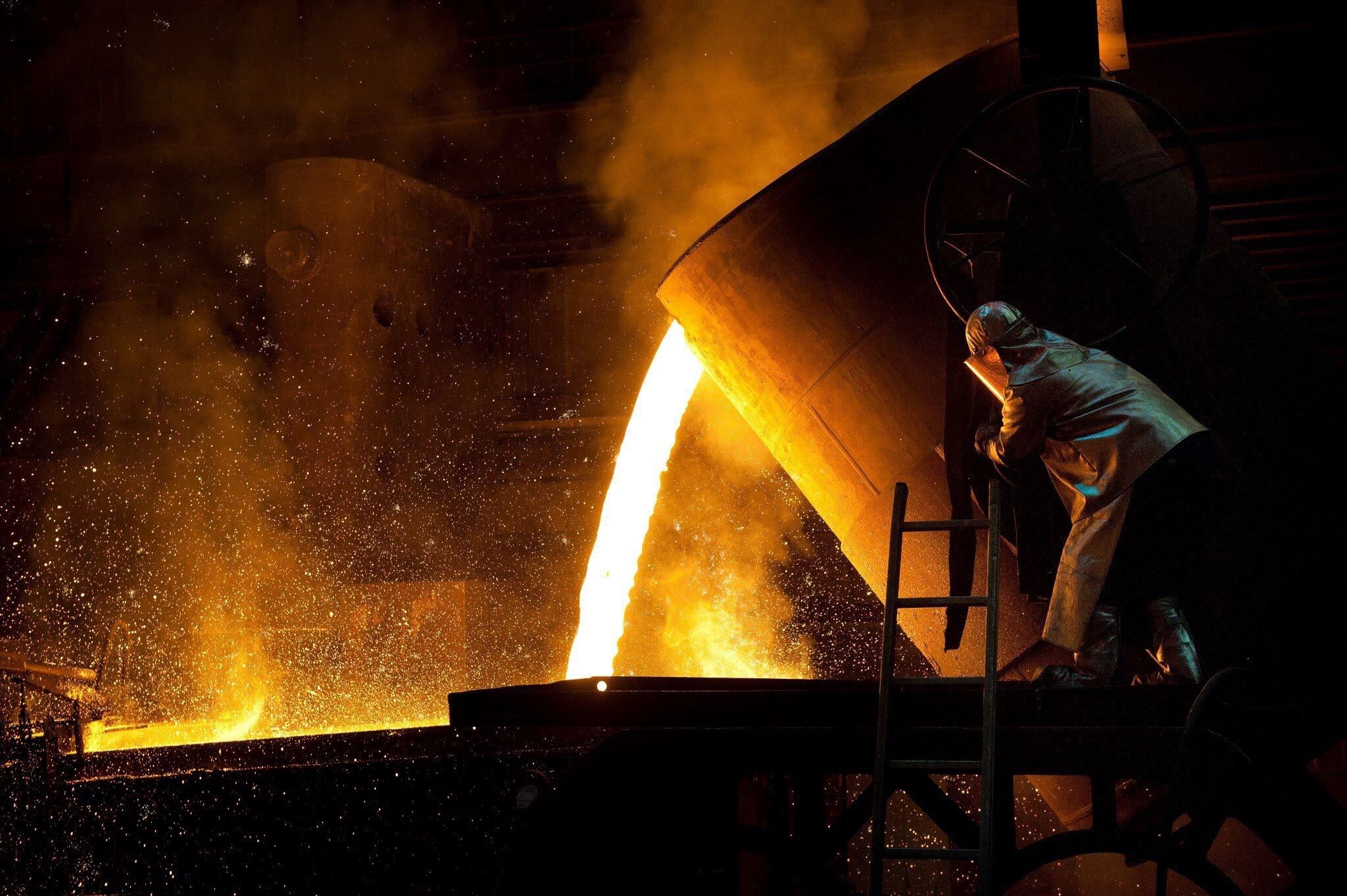 Steel recycling process with molten steel